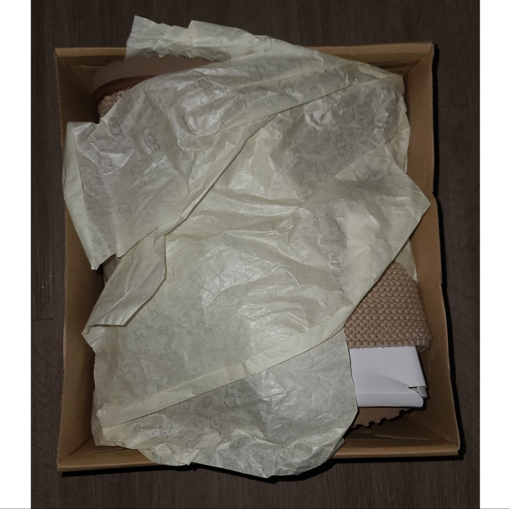 Cream UGGs, brand new, never worn, size 9 - Picture 3 of 6